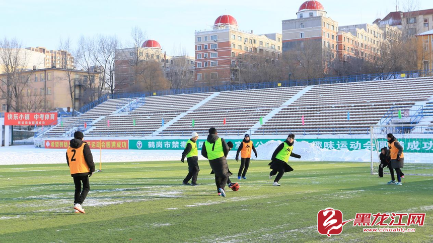 hth体育官网入口-“冰超” 燃动鹤岗 中俄八城市雪地足球对抗赛热血开赛